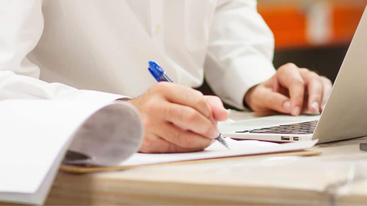 dokumentacja Jak dobrać kurtynę świetlną bezpieczeństwa do aplikacji przemysłowej Niewidzialna ochrona